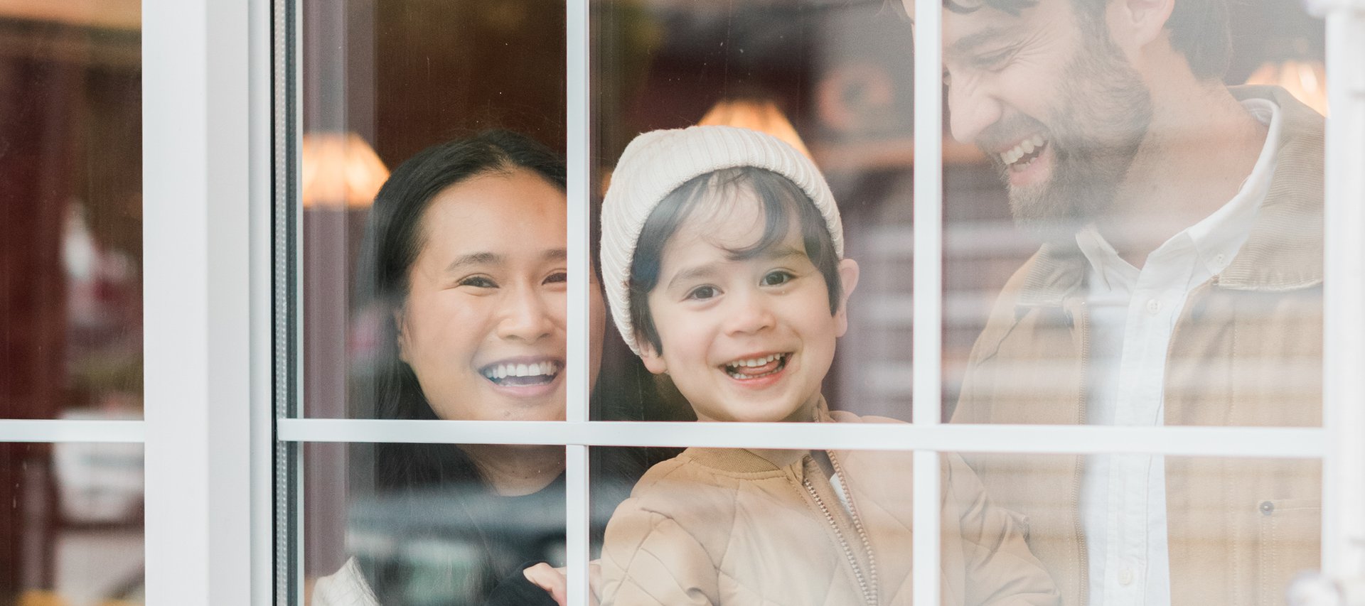 Steveston Waterfront Hotel-Family looking out the window of Sinfully The Best chocolate shop